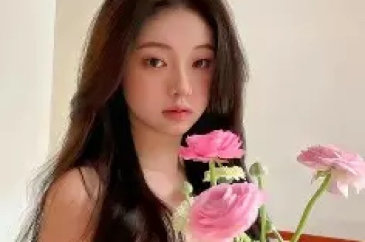 高圆圆也耍大牌？被多名工作人员围绕获助理蹲地上穿鞋惹争议